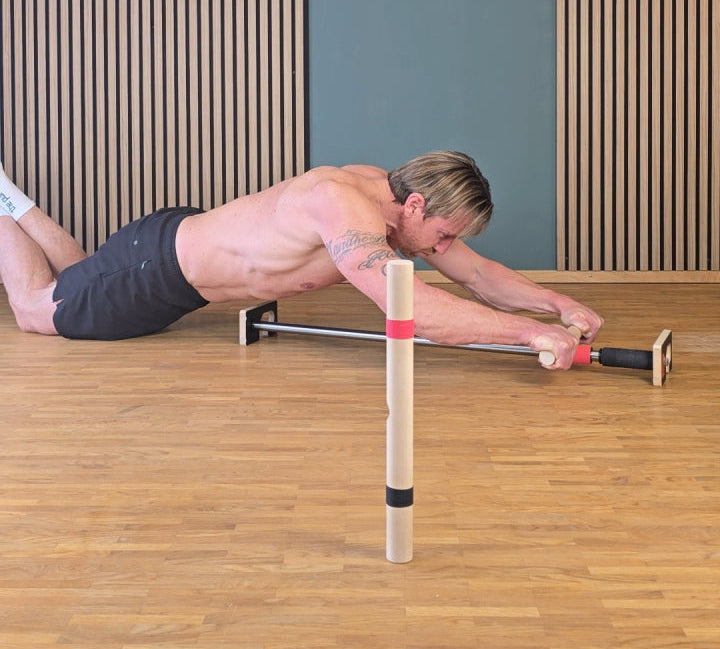 Bauchmuskeltraining mit dem pure. Liegestützgriff (Supermans)