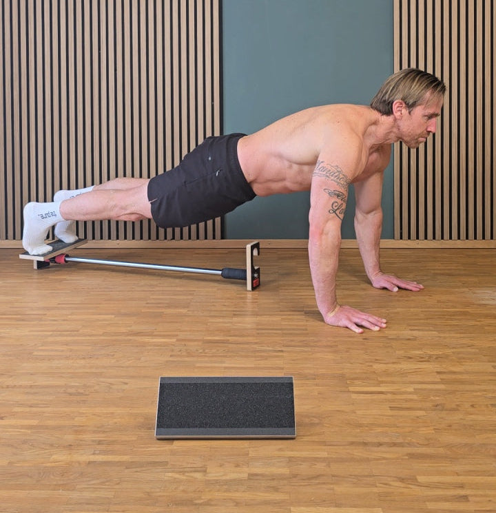 Liegestützgriff und Heimtrainer für Bauchübungen, Klimmzug, Ausfallschritt und Kniebeuge. Klimmzugstange