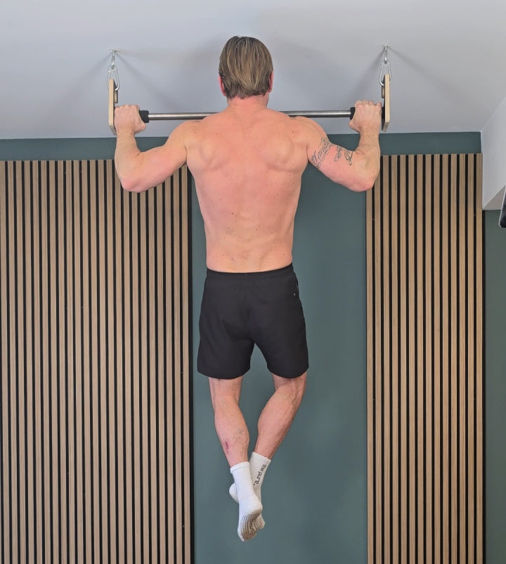 Liegestützgriff und Heimtrainer für Bauchübungen, Klimmzug, Ausfallschritt und Kniebeuge. Klimmzugstange