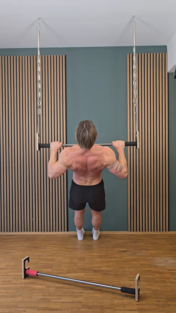 gelenkschonenende hochwertige Liegestuetzgriffe und Klimmzugstange home gym ergonomische Liegestuetzgriffe dynamische liegestuetze ausfallschritte klimmzuege und bauchuebungen pilates